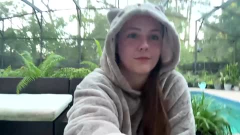 Snapshot of syndica chatting on 10-12-25, 10:53 Jennah online show from 10-12-25, 10:53