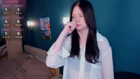 Snapshot of synnovebelch chatting on 09-26-25, 04:27 Emily online show from 09-26-25, 04:27