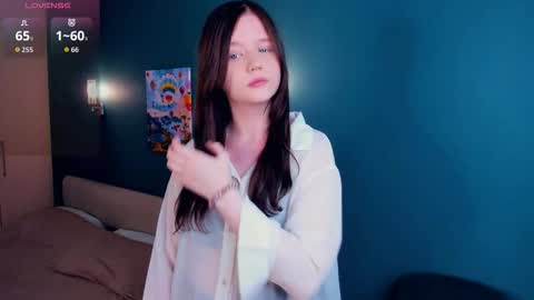 Snapshot of synnovebelch chatting on 09-27-25, 04:17 Emily online show from 09-27-25, 04:17