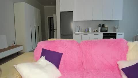 Mila online show from 11-17-25, 08:31