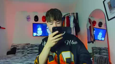 Snapshot of t0n3r chatting on 10-28-25, 12:25 TONER online show from 10-28-25, 12:25