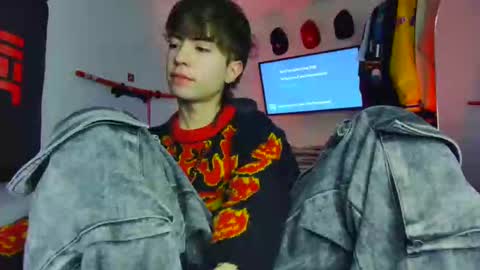 Snapshot of t0n3r chatting on 11-20-25, 01:17 TONER online show from 11-20-25, 01:17