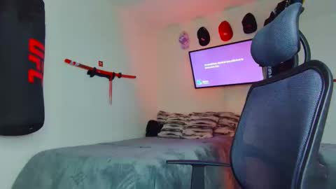 Snapshot of t0n3r chatting on 11-21-25, 01:26 TONER online show from 11-21-25, 01:26