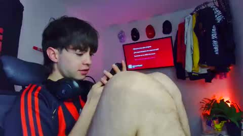 Snapshot of t0n3r chatting on 12-04-25, 03:16 TONER online show from 12-04-25, 03:16