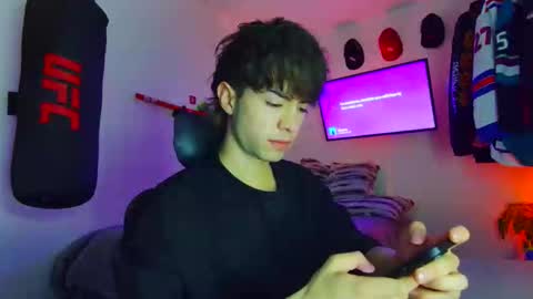 Snapshot of t0n3r chatting on 12-14-25, 02:39 TONER online show from 12-14-25, 02:39