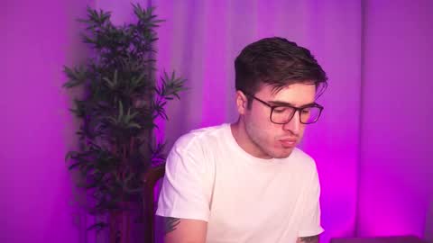 Snapshot of t0ny_wylie chatting on 11-12-25, 10:48 t0ny_wylie online show from 11-12-25, 10:48