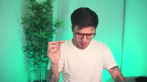 Snapshot of t0ny_wylie chatting on 11-15-25, 10:12 t0ny_wylie online show from 11-15-25, 10:12