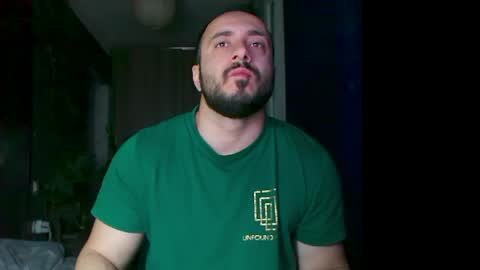 Snapshot of t_huracane chatting on 05-11-26, 05:21 Huracane online show from 05-11-26, 05:21