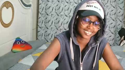 Snapshot of t_okyo chatting on 01-05-26, 05:27 TOKYO online show from 01-05-26, 05:27