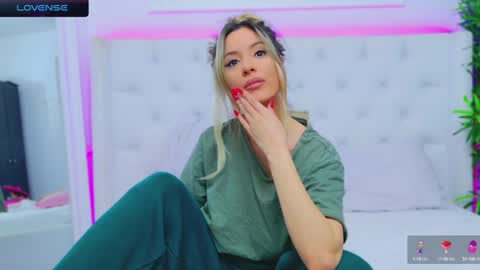 Snapshot of taahiraarabian chatting on 12-23-24, 07:41 Arianna online show from 12-23-24, 07:41