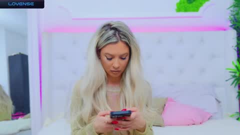 Snapshot of taahiraarabian chatting on 12-30-24, 07:42 Arianna online show from 12-30-24, 07:42