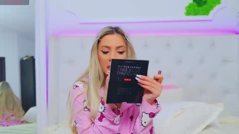 Snapshot of taahiraarabian chatting on 01-27-25, 04:11 Arianna online show from 01-27-25, 04:11