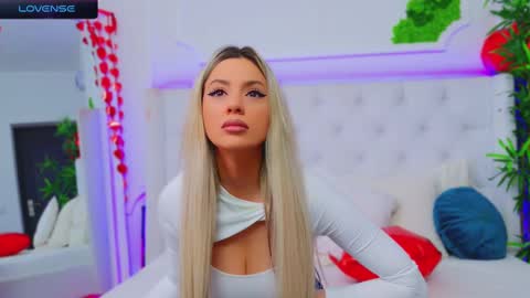 Snapshot of taahiraarabian chatting on 02-18-25, 01:33 Arianna online show from 02-18-25, 01:33