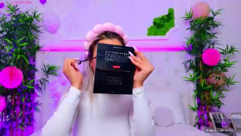 Snapshot of taahiraarabian chatting on 09-17-25, 12:18 Arianna online show from 09-17-25, 12:18