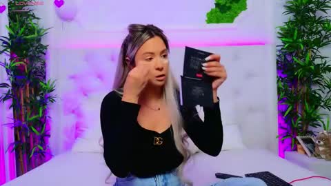 Arianna online show from 11-05-25, 02:28