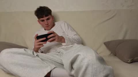 Snapshot of tai_fun chatting on 12-03-25, 03:32 Alex online show from 12-03-25, 03:32