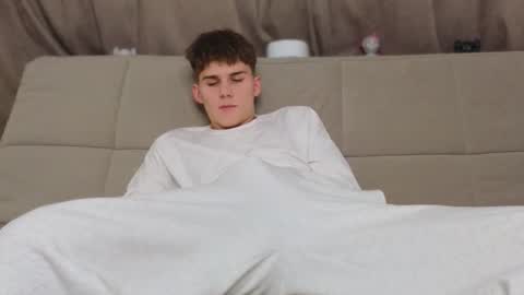 Snapshot of tai_fun chatting on 12-04-25, 07:11 Alex online show from 12-04-25, 07:11