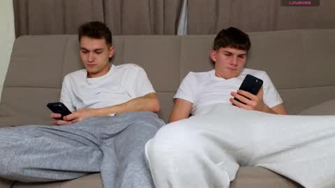 Snapshot of tai_fun chatting on 12-15-25, 06:34 Alex online show from 12-15-25, 06:34