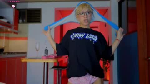 Snapshot of taichi_bluy chatting on 01-06-26, 10:23 taichi online show from 01-06-26, 10:23