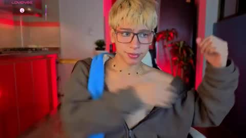 Snapshot of taichi_bluy chatting on 01-16-26, 05:00 taichi online show from 01-16-26, 05:00