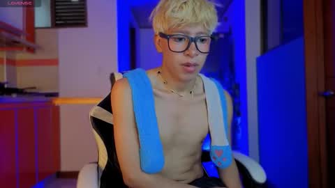 Snapshot of taichi_bluy chatting on 02-03-26, 12:09 taichi online show from 02-03-26, 12:09