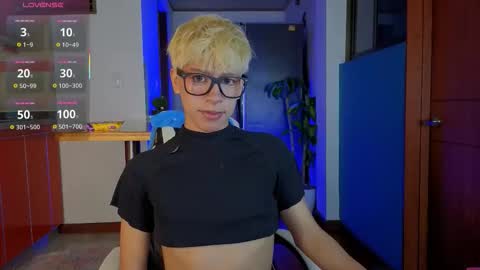 Snapshot of taichi_bluy chatting on 02-05-26, 11:04 taichi online show from 02-05-26, 11:04