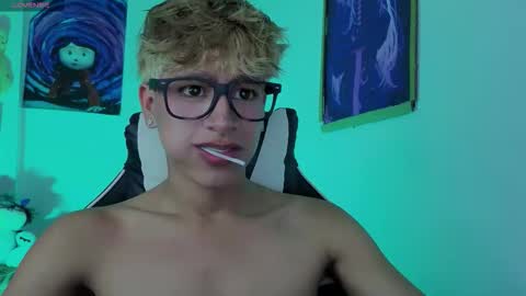 Snapshot of taichi_bluy chatting on 03-19-26, 12:03 taichi online show from 03-19-26, 12:03