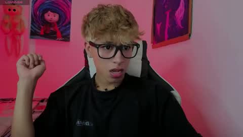 Snapshot of taichi_bluy chatting on 03-24-26, 12:26 taichi online show from 03-24-26, 12:26