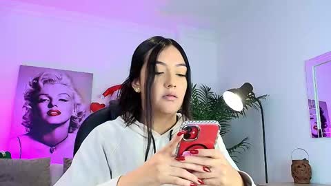 Snapshot of tainy__ chatting on 01-09-26, 06:49 Isabel online show from 01-09-26, 06:49