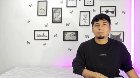 Snapshot of tainy_n_harley chatting on 01-18-25, 07:38 Liam and Juli online show from 01-18-25, 07:38