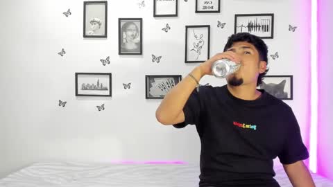 Snapshot of tainy_n_harley chatting on 01-26-25, 07:53 Liam and Juli online show from 01-26-25, 07:53