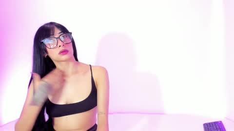 Snapshot of tainy_n_harley chatting on 10-12-25, 05:28 Liam and Juli online show from 10-12-25, 05:28