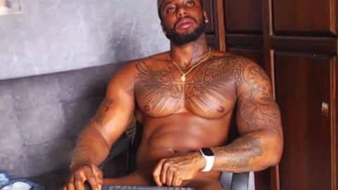 Tairon Tucke online show from 12-15-24, 01:43