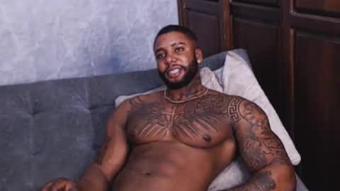 Tairon Tucke online show from 02-01-25, 01:02