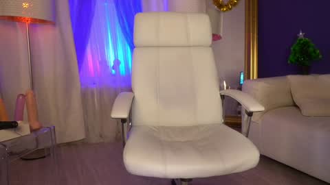 Margo online show from 12-17-24, 01:50