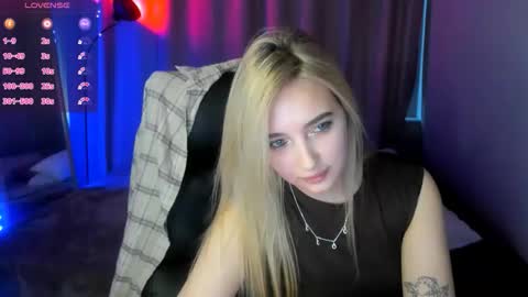 Snapshot of taisia_hot chatting on 04-25-26, 08:28 Taisia online show from 04-25-26, 08:28