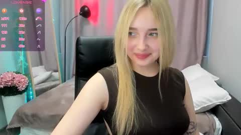 Snapshot of taisia_hot chatting on 05-02-26, 08:08 Taisia online show from 05-02-26, 08:08