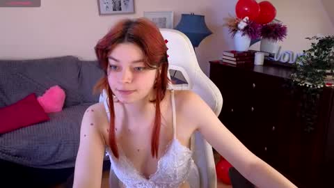 Snapshot of taissa_farmiga chatting on 02-19-25, 06:11 Lizzy online show from 02-19-25, 06:11