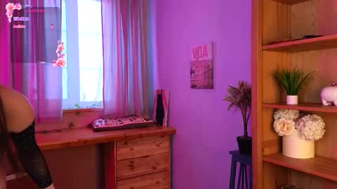 Snapshot of taissa_farmiga chatting on 10-23-25, 07:18 Lizzy online show from 10-23-25, 07:18