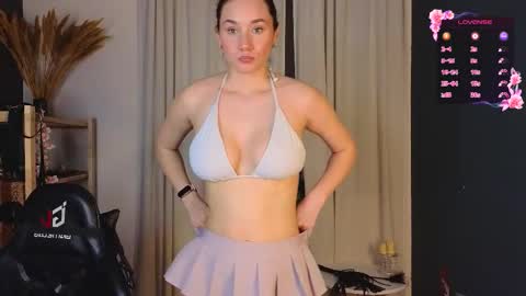 Snapshot of taissa_farmiga chatting on 11-05-25, 05:13 Lizzy online show from 11-05-25, 05:13