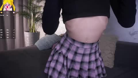 Mia online show from 04-24-26, 01:52