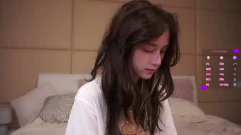 Mia online show from 06-26-26, 02:49