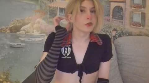 Snapshot of taka_s_paintroom chatting on 11-03-25, 02:35 Taka online show from 11-03-25, 02:35