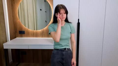 Sara online show from 11-03-25, 01:51