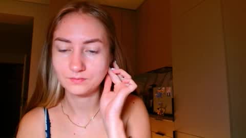  Kira  online show from 11-08-25, 06:35