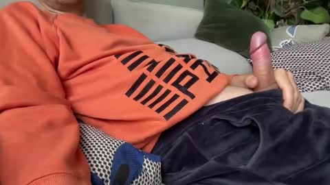 Snapshot of talkinjazz chatting on 09-27-25, 08:19 talkinjazz online show from 09-27-25, 08:19