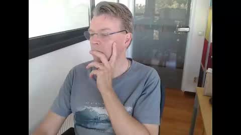 Snapshot of tall_dudenl chatting on 04-24-26, 08:39 Tall daddy online show from 04-24-26, 08:39