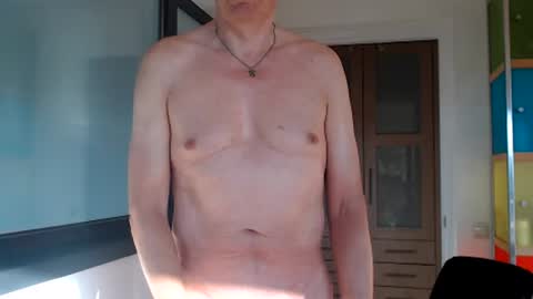 Snapshot of tall_dudenl chatting on 07-08-26, 06:23 Tall daddy online show from 07-08-26, 06:23