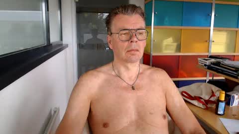 Snapshot of tall_dudenl chatting on 07-20-26, 06:06 Tall daddy online show from 07-20-26, 06:06