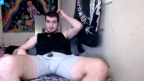 Snapshot of tallerandhandsomer chatting on 01-11-26, 08:41 tallerandhandsomer online show from 01-11-26, 08:41